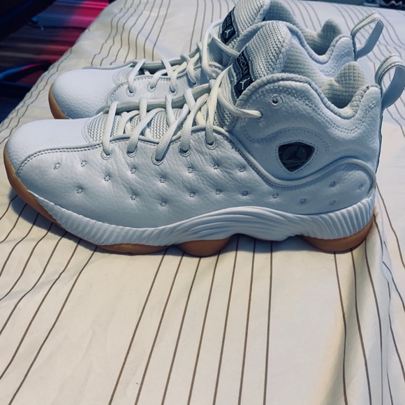 Jordan’s Jumpman Team 2 “white” - Picture 3 of 6